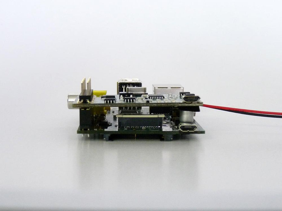 Pi UPS Uninterrupted Power Supply with Pi Side View